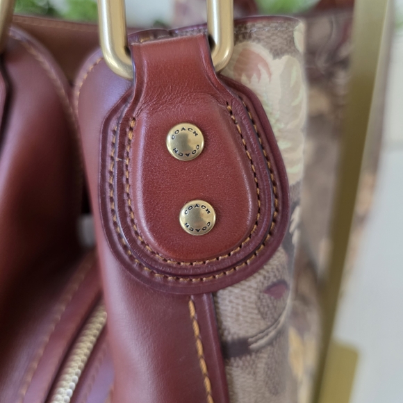 Coach Edie 31 Prairie Floral Signature Canvas/Leather Trim - Picture 7 of 16